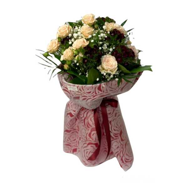 Μπουκέτο με μίνι σωμών τριαντάφυλλα και κινέζικα γαρύφαλλα.